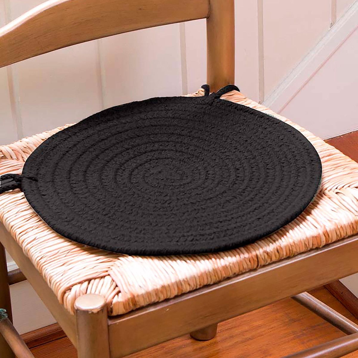 Solid Color Country Classic Braided Polypropylene Chair Pad 15 Dia Navy
